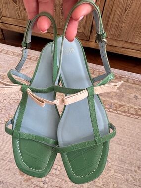 Frances Valentine Leather Bow Accents T-Strap Sandals Size 8.5